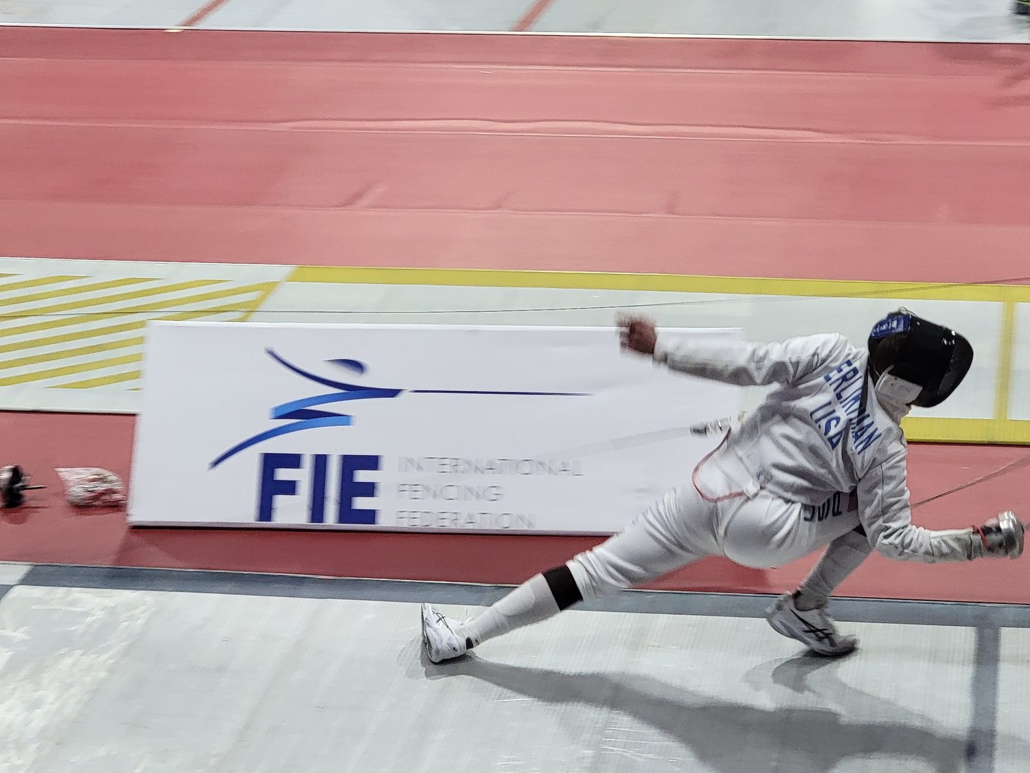 Adrian Erlikhman fencing — épée lunge at an international event